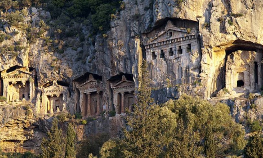 Dalyan'daki 2 bin 400 yıllık kaya mezarları koruma altına alınıyor